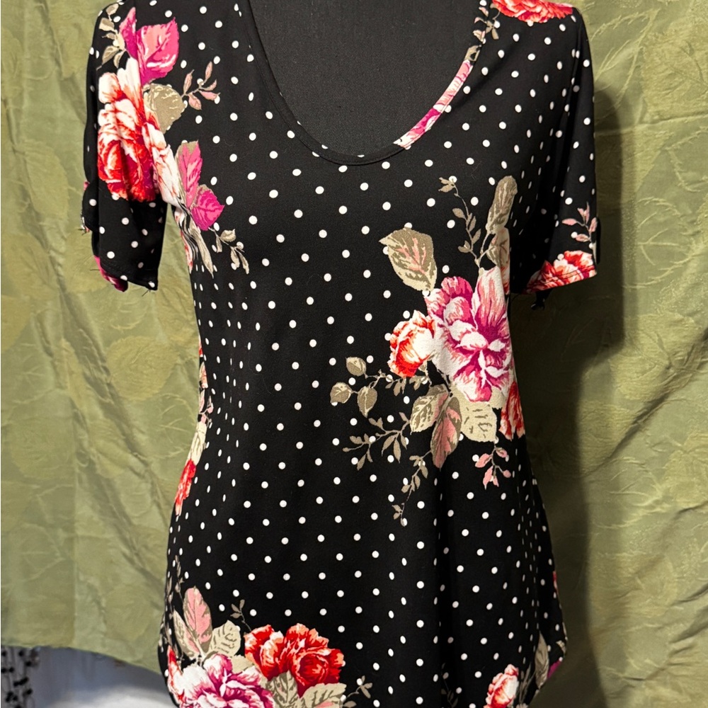 Acting Pro Black Floral Polka Dot Short Knot Sleeve Top Sz Sm New w/o Tags